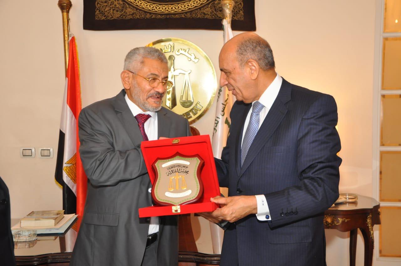رئيس مجلس الدولة يستقبل رئيس المحكمة العليا باليمن (1)