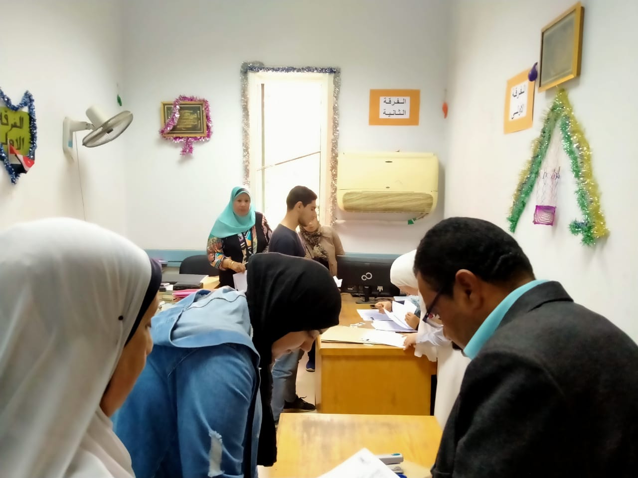 زحام بدار العلوم القاهرة لسحب استمارات الترشح لانتخابات اتحاد الطلاب (8)