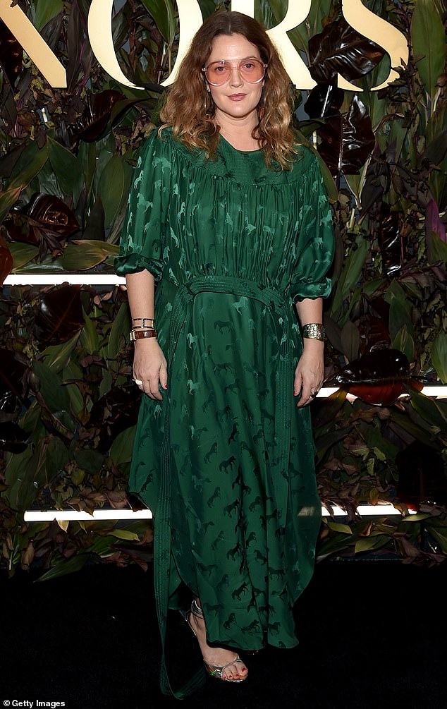 20360640-7629087-Chic_display_Barrymore_cut_a_chic_look_in_green_as_she_joined_th-a-72_1572415893802