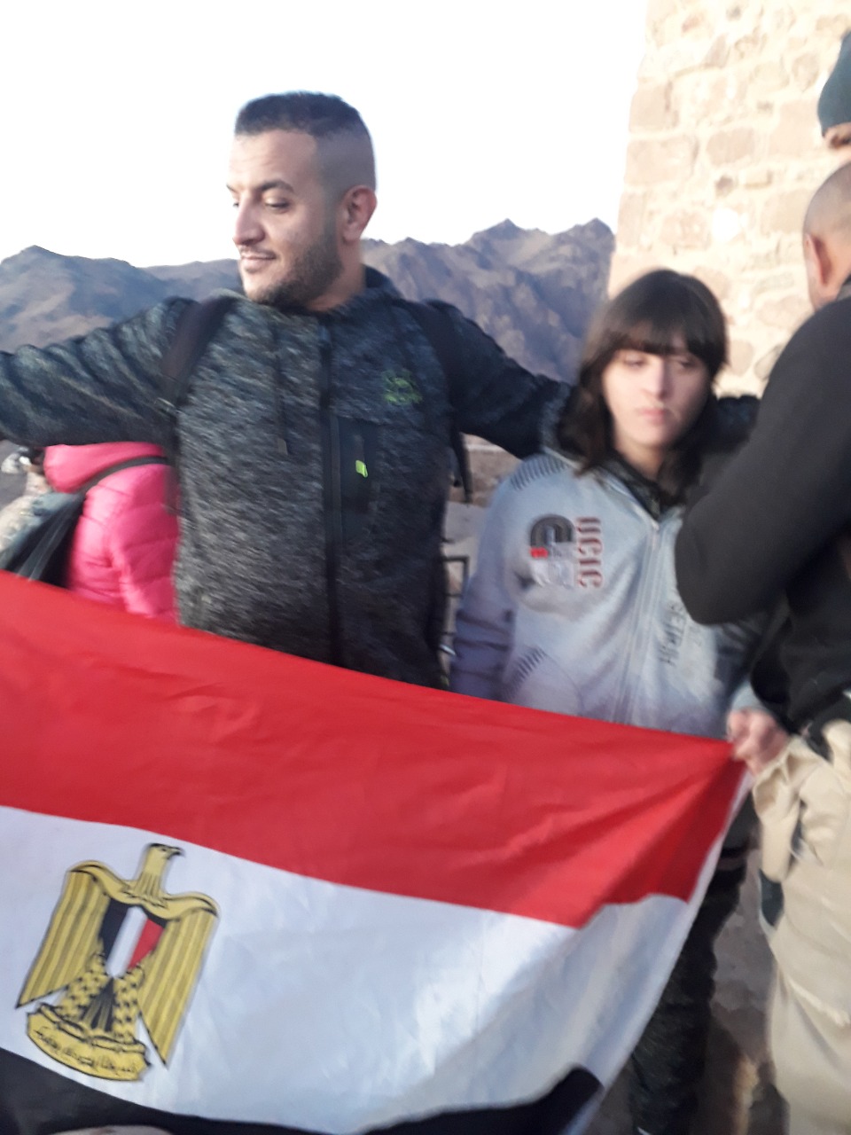 نجاح أول طفل معاق فى تسلق جبل موسى للترويج للسياحة البيئية  (3)