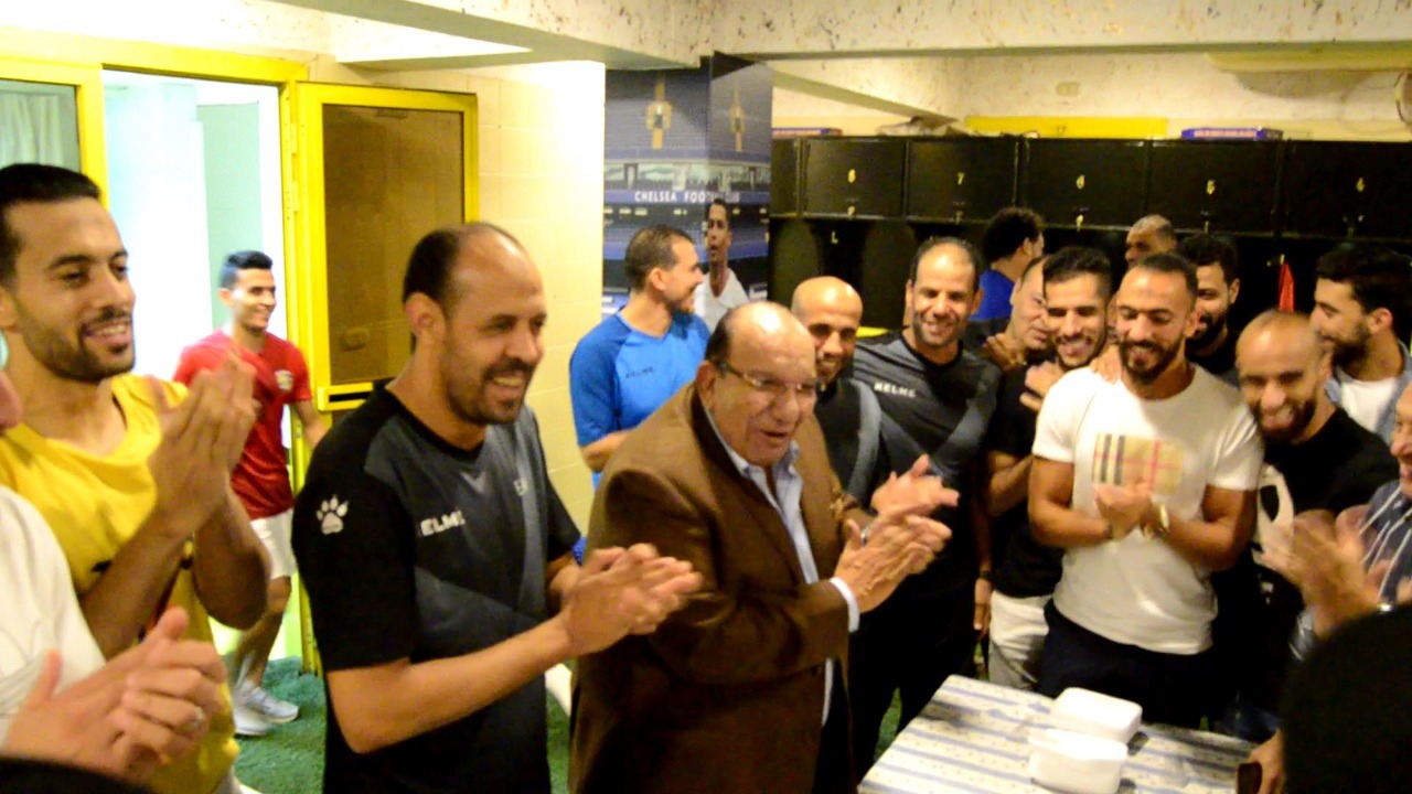 لاعبو المقاولون يحتفلون بعيد ميلاد محمد عادل
