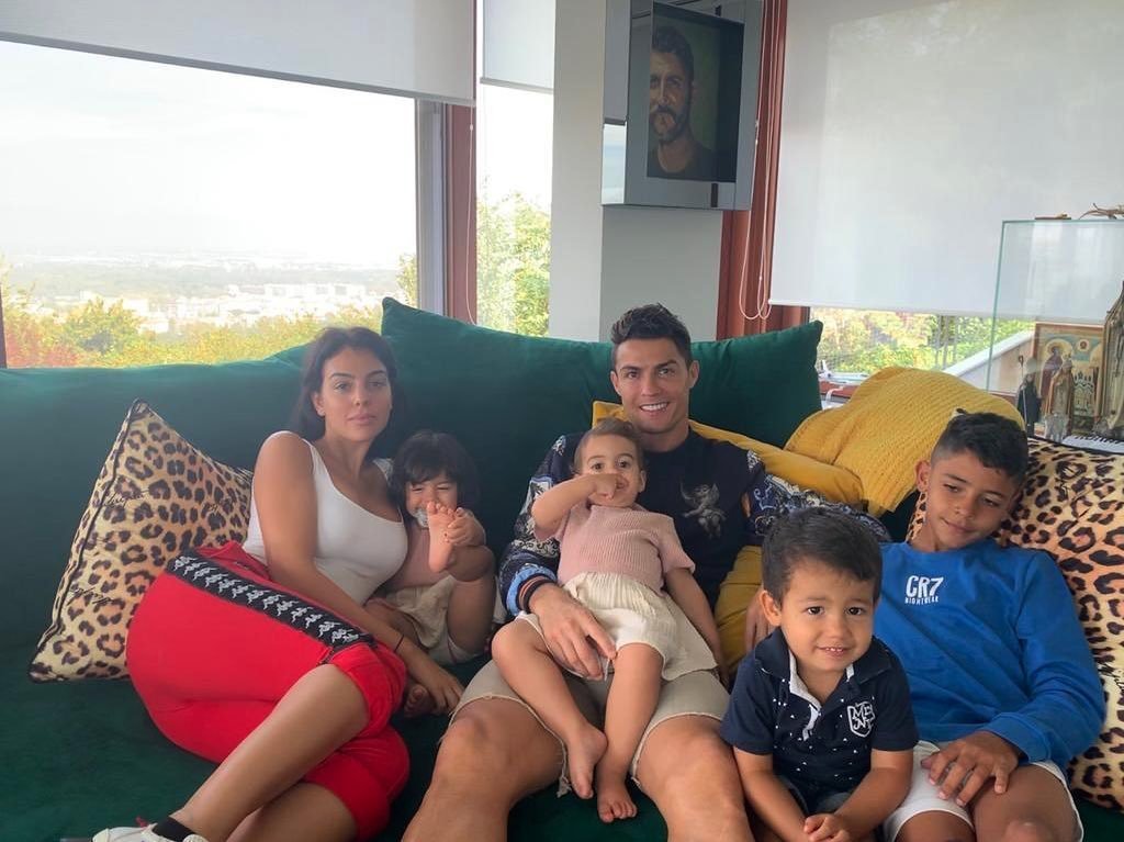 رونالدو مع عائلته