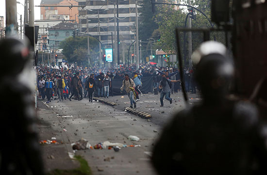 2019-10-04T225616Z_104387995_RC17619E4F20_RTRMADP_3_ECUADOR-PROTESTS