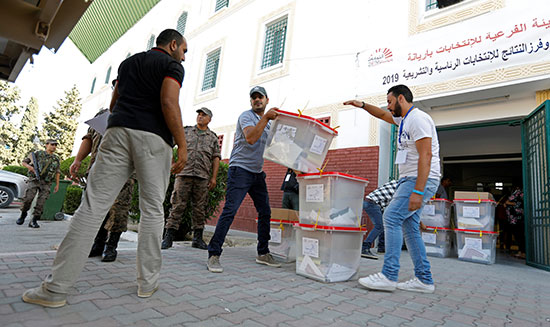 الاستعدادات لانطلاق الانتخابات البرلمانية التونسية غدا