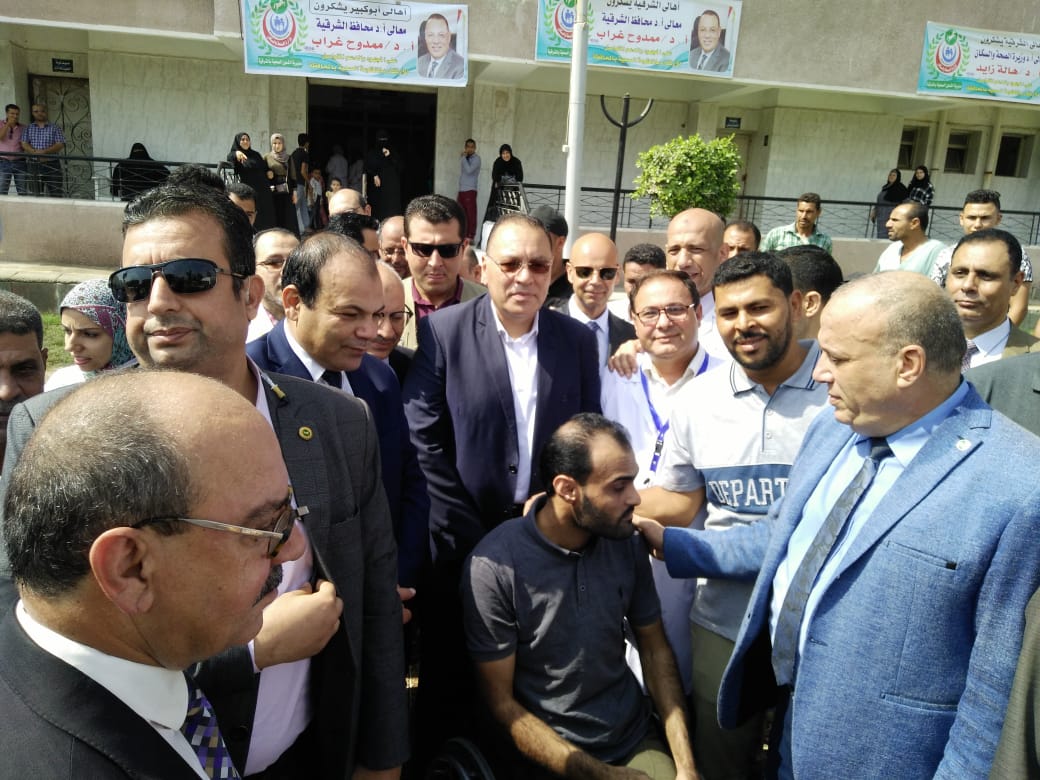 محافظ الشرقية ووكيل وزراة الصحة يفتتحون قسم الجراحات بمستشفى أبو كبير (5)
