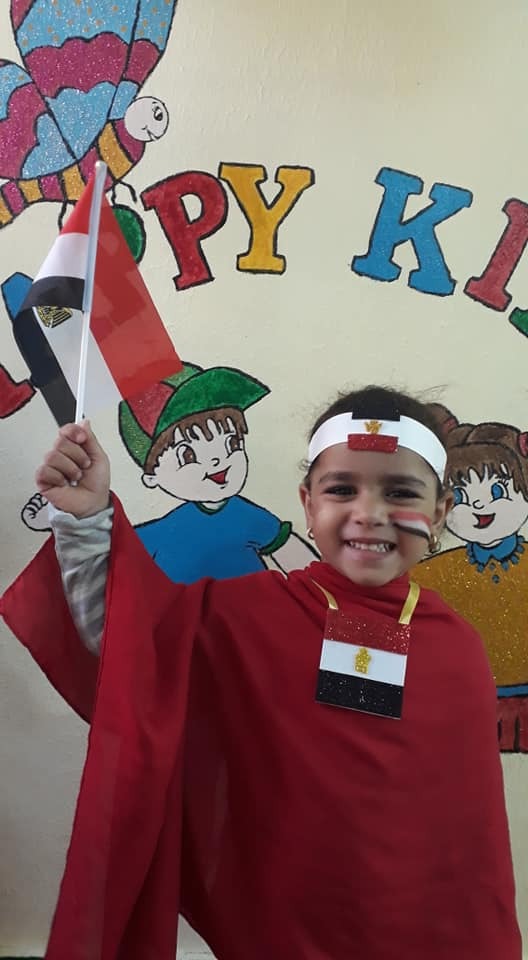 .بالأعلام و الأناشيد الوطنية أطفال يحتفلون بأنتصارات أكتوبر (4)