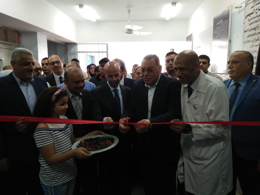 محافظ الشرقية ووكيل وزراة الصحة يفتتحون قسم الجراحات بمستشفى أبو كبير (2)