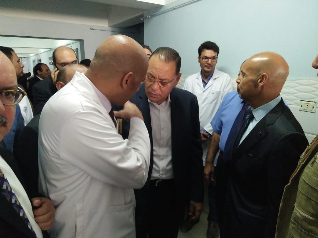 محافظ الشرقية ووكيل وزراة الصحة يفتتحون قسم الجراحات بمستشفى أبو كبير (4)