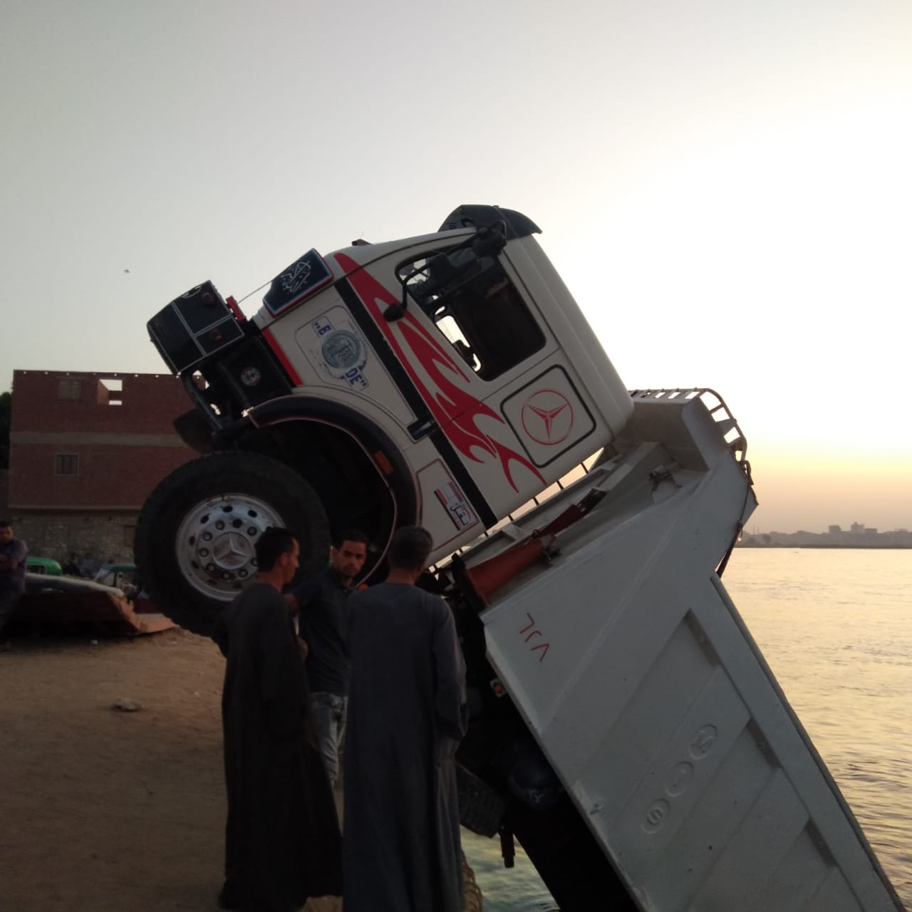 سقوط سيارة فى النيل ببنى سويف (3)