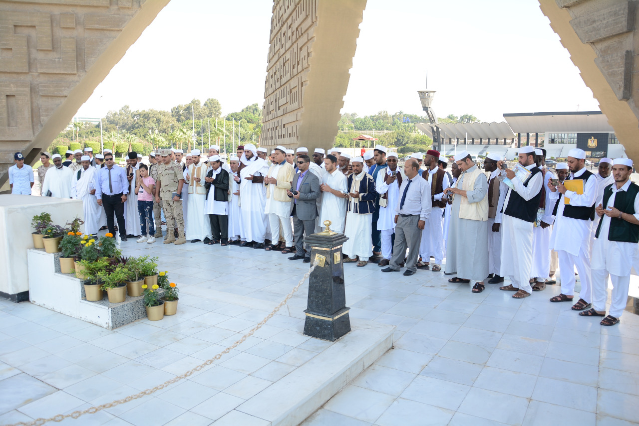 وفد أئمة ليبيا بدورة خريجى الأزهر يزور النصب التذكاري للجندي المجهول (4)