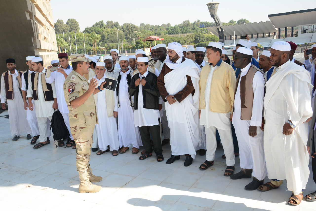 وفد أئمة ليبيا بدورة خريجى الأزهر يزور النصب التذكاري للجندي المجهول (5)