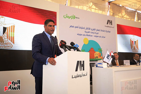 رجل الأعمال أحمد أبو هشيمة خلال افتتاح أعمال تطوير قرية تزمنت الغربية (13)