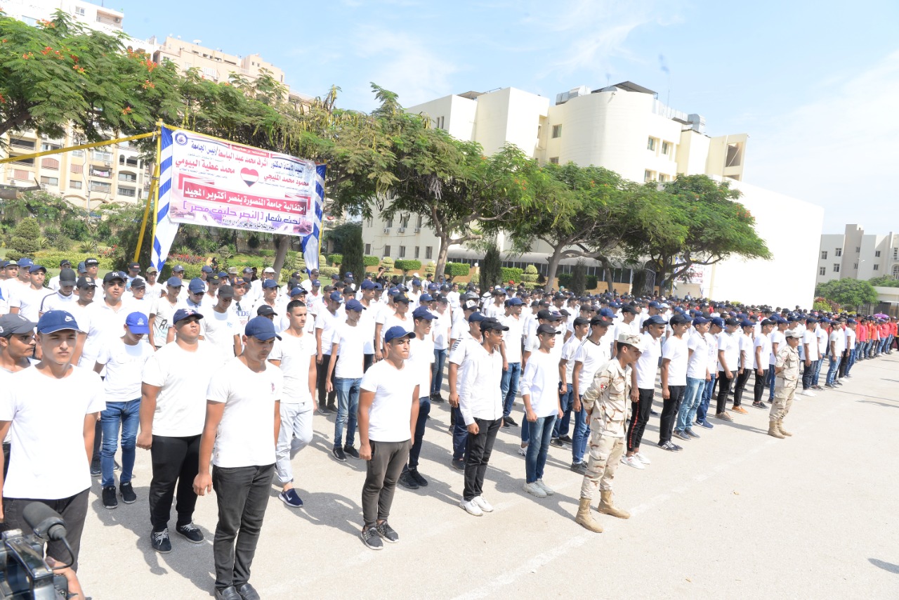 طلاب التربية العسكرية بجامعة المنصورة يقدمون عرضا احتفالا بانتصار أكتوبر (4)