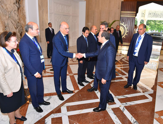 الرئيس عبد الفتاح السيسى يستقبل كرياكوس ميتسوتاكيس رئيس وزراء اليونان (2)