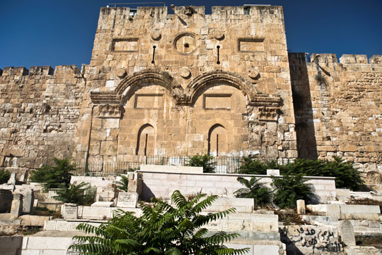 البوابة-الذهبية-في-مدينة-القدس-القديمة
