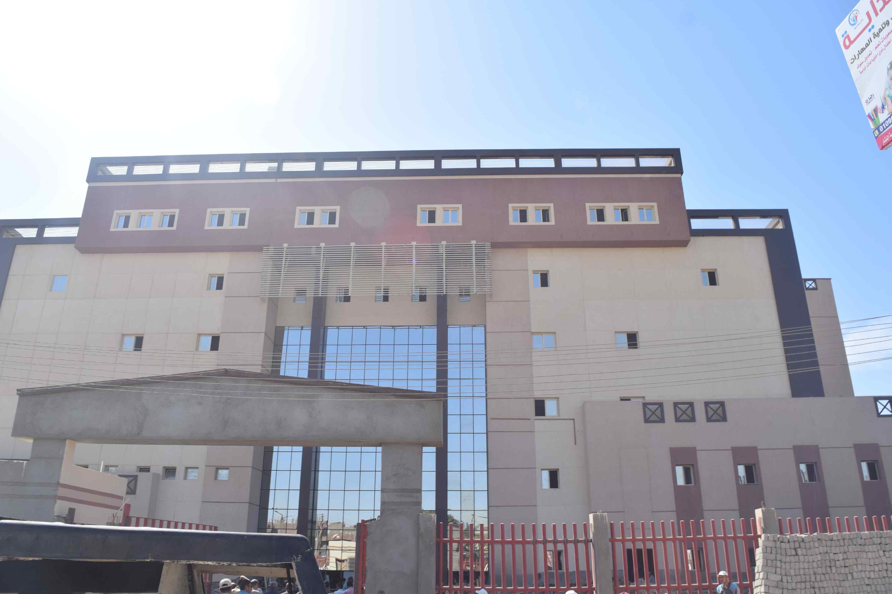 محافظ المنيا يتابع أعمال إحلال وتجديد مستشفى سمالوط العام (4)
