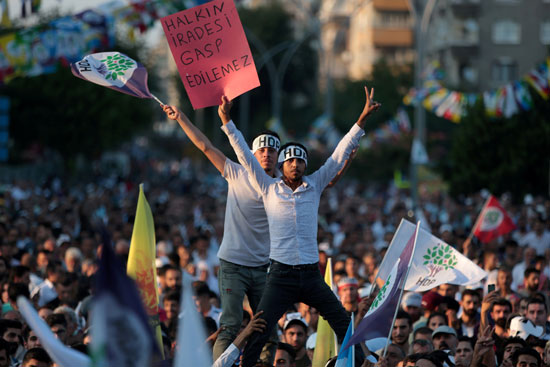 تظاهرات كردية من اجل السلام