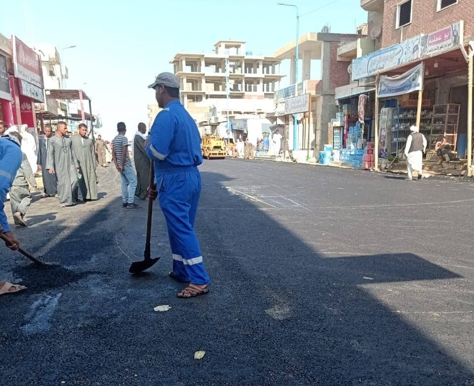 رصف وتطوير الشارع الرئيسي بمدينة الضبعة وشوارع مرسى مطروح  (4)