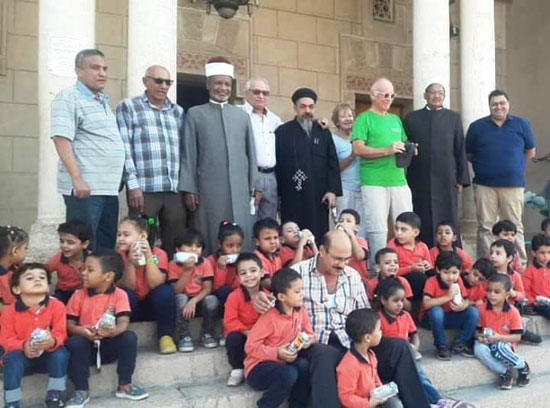 صور-تذكارية-بحضور-الأجانب صور-تذكارية-بحضور-الأجانب