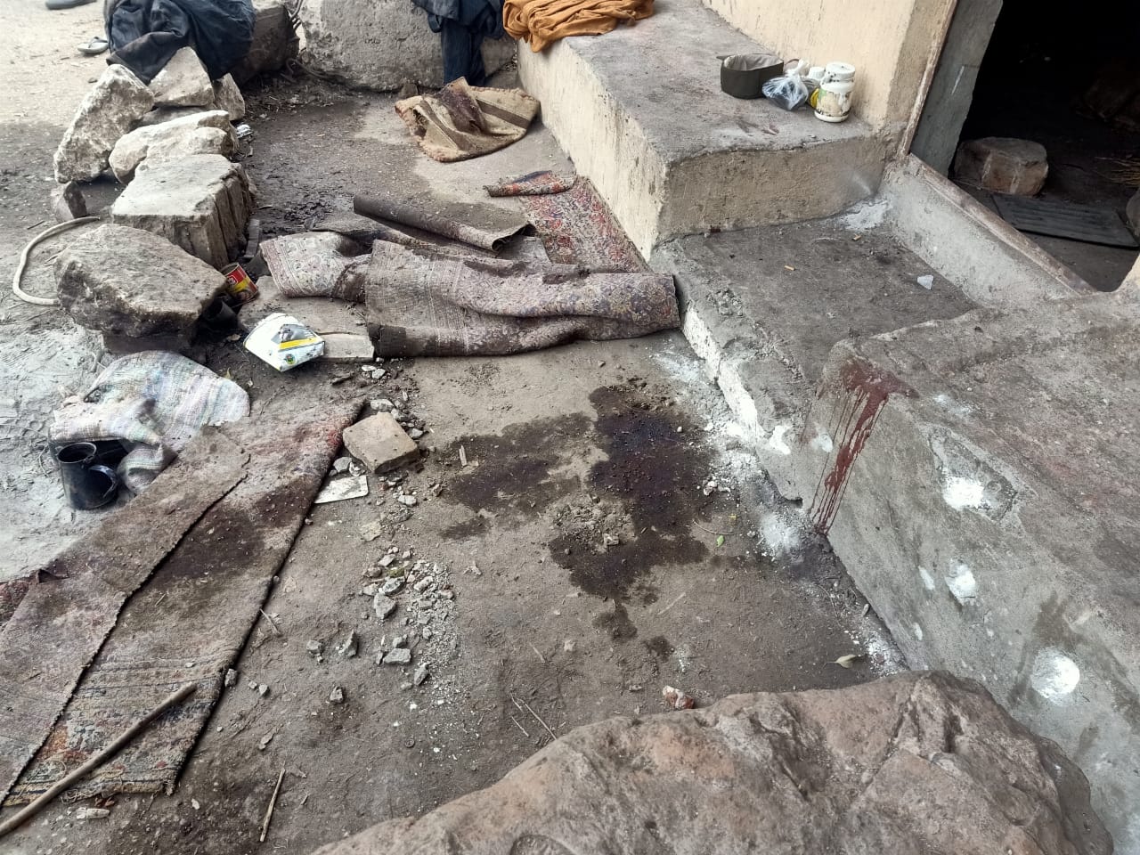 آثار إطلاق النار على ارتكاز أمنى بقرية كفر الحصافة (4)