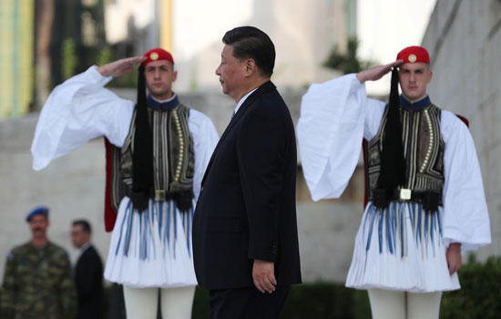 الرئيس-الصينى-شى-جين-بينج-أمام-قبر-الجندى-المجهول