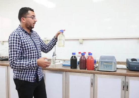 دكتور طاهر محمد مدير معامل محطة المعالجة
