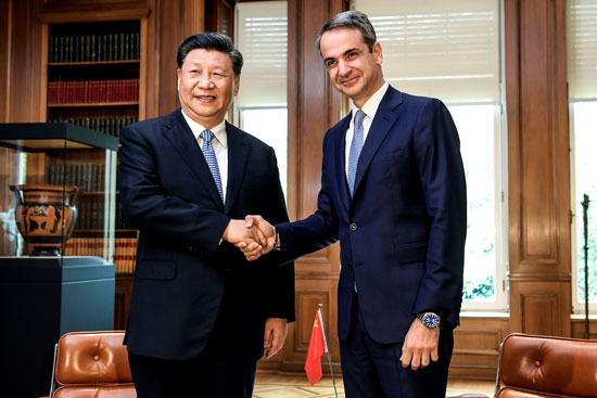 مصافحة-بين-رئيس-الصين-ورئيس-وزراء-اليونان