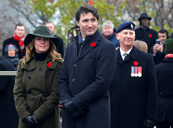 رئيس-الوزراء-الكندي-جاستن-ترودو-وزوجته-صوفي-يحضران-حفلًا-في-النصب-التذكاري-للحرب-الوطنية