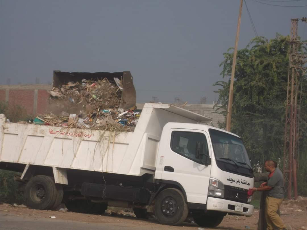 رفع القمامة من شوارع سمسطا ببنى سويف (1)