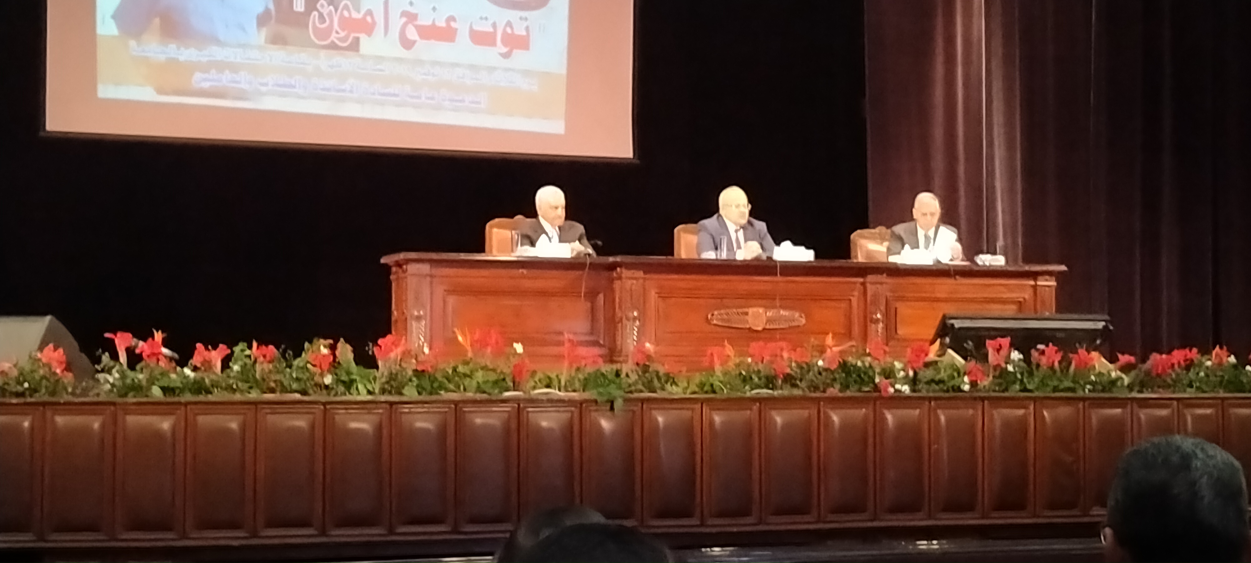 المحاضرة التى تنظمها جامعة القاهرة بحضور الدكتور زاهى حواس  (8)