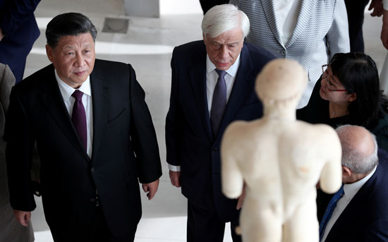 الرئيس-الصينى-بصحبة-نظيره-اليونانى-بمتحف-أكروبوليس