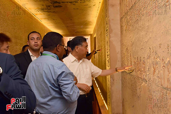 نائب رئيس الصين يستمع لشرح مفص حول مقابر ملوك الفراعنة