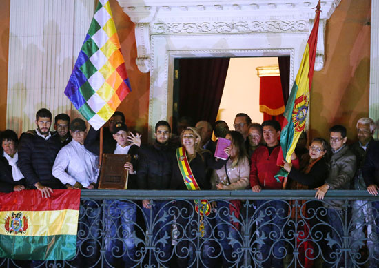 رئيسة بوليفيا الانتقالية تثير شبح جوايدو أمام مادورو
