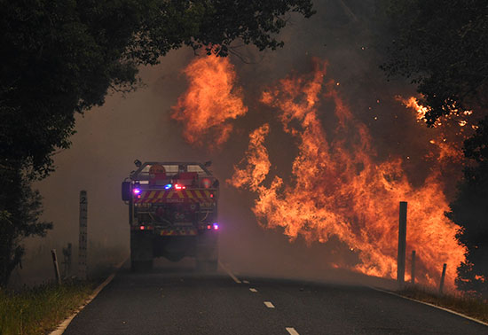 ألسنة النيران تتصاعد فى حرائق غابات استراليا