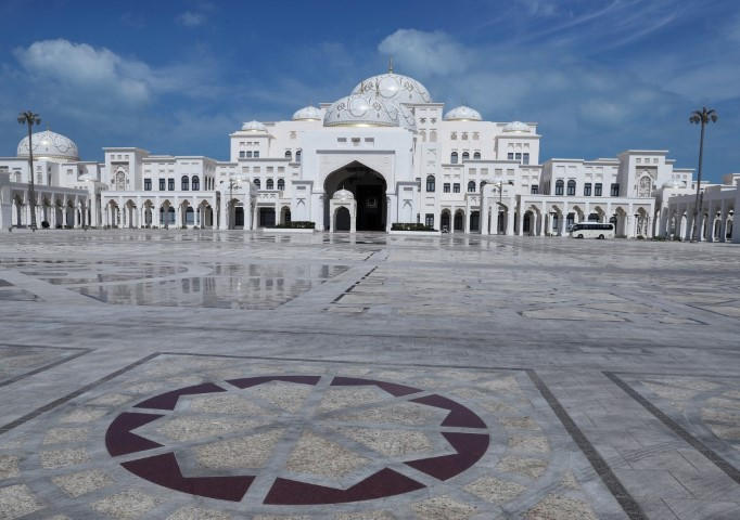 فنون العمارة العربية تظغى على القصر