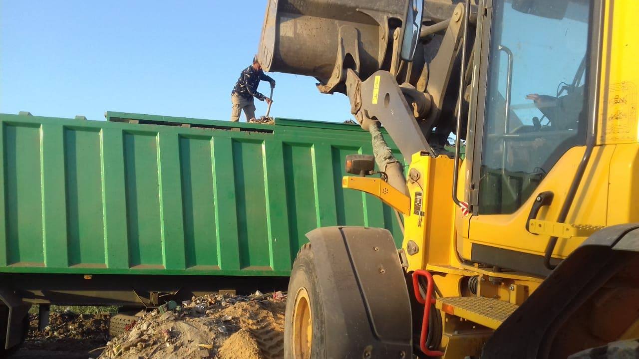حاويات بسعة 50 طن لجمع القمامة بديروط (2)