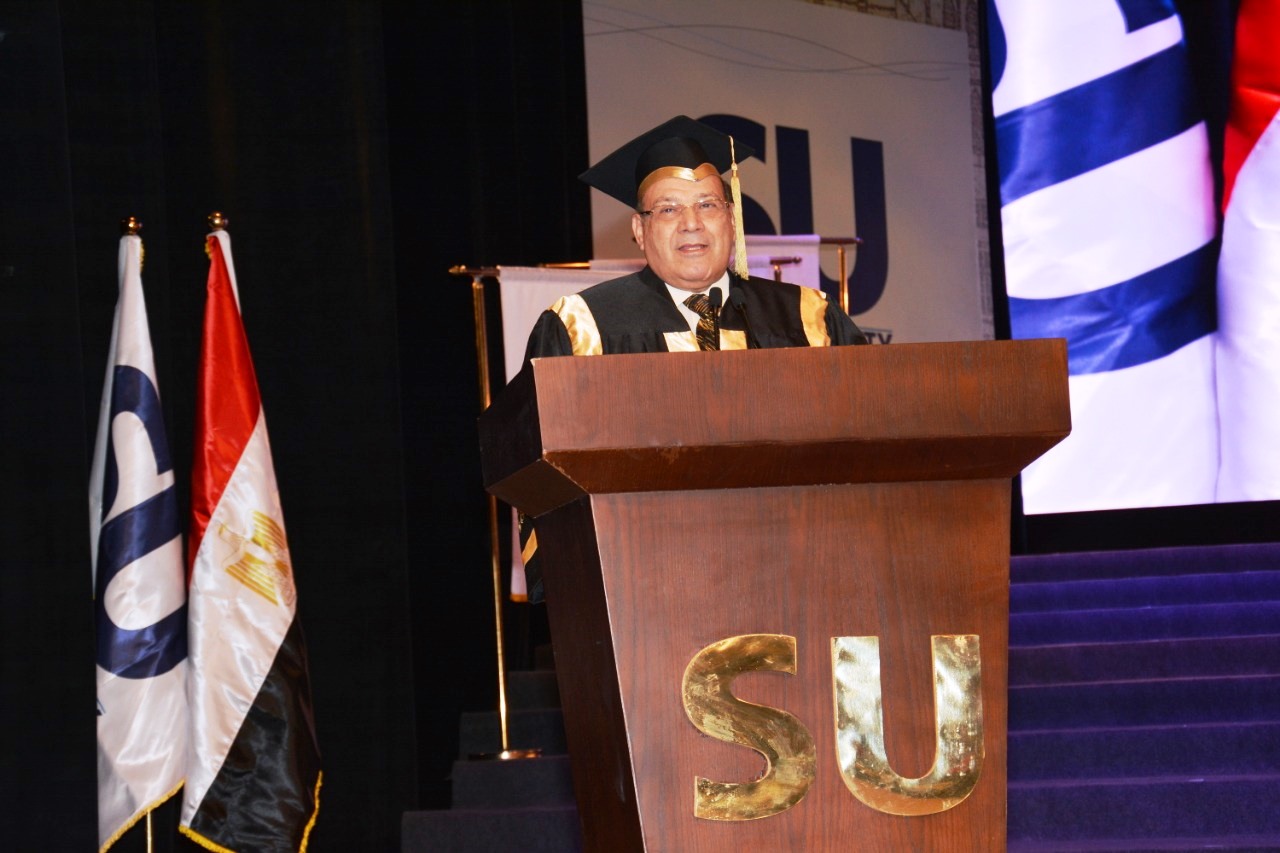  وزير التعليم العالى ومحافظ شمال سيناء وحسن راتب فى احتفالية جامعة سيناء (10)