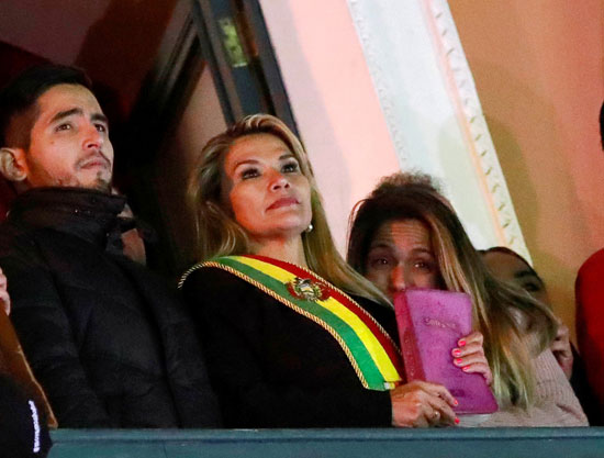 رئيسة بوليفيا بشرفة القصر الرئاسى