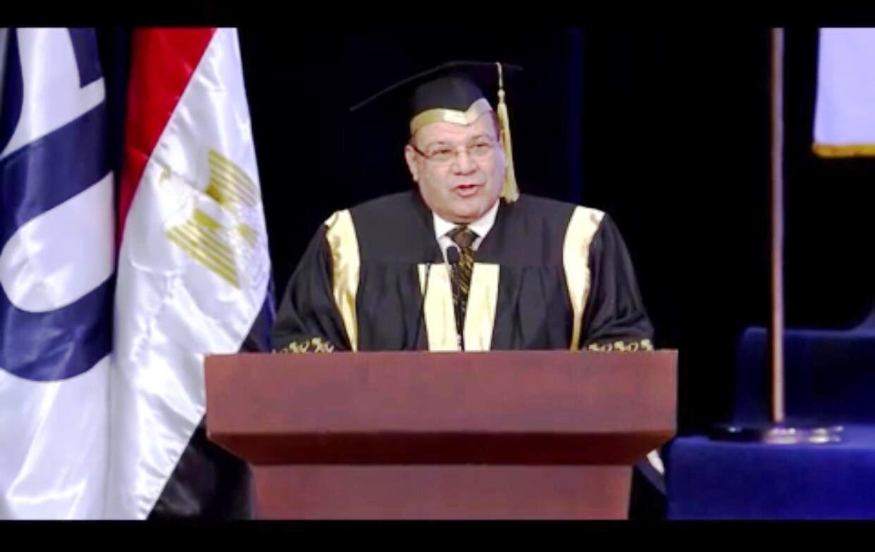  وزير التعليم العالى ومحافظ شمال سيناء وحسن راتب فى احتفالية جامعة سيناء (4)