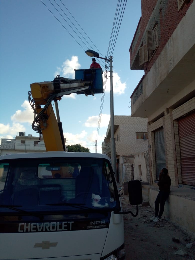 إنارة عزبة العجارمة بمدينة مرسى مطروح تلبية لمطالب الأهالي   (3)