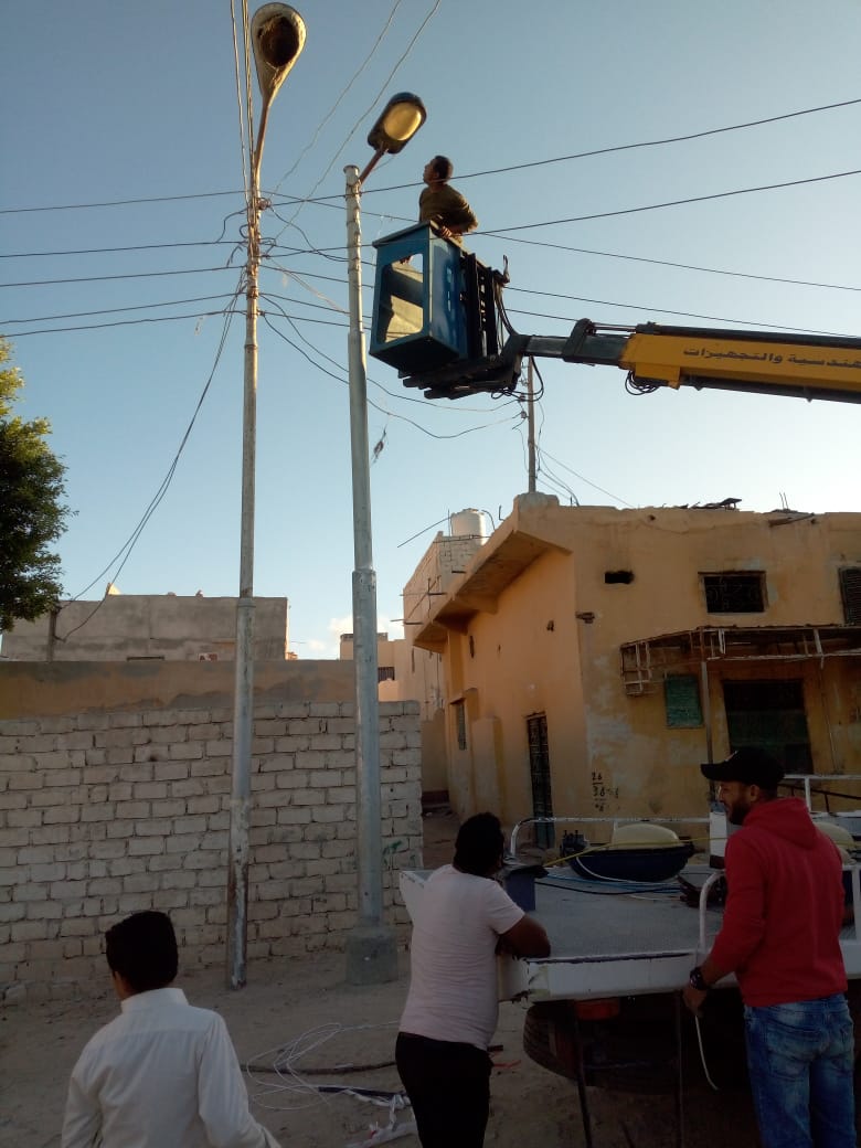 إنارة عزبة العجارمة بمدينة مرسى مطروح تلبية لمطالب الأهالي   (4)