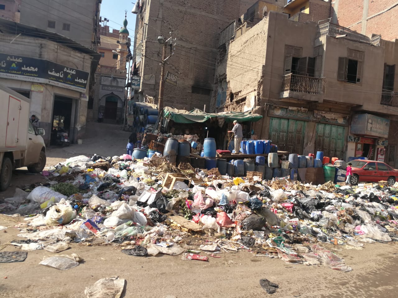 القمامة تحاصر ميدان المحجوب (4)