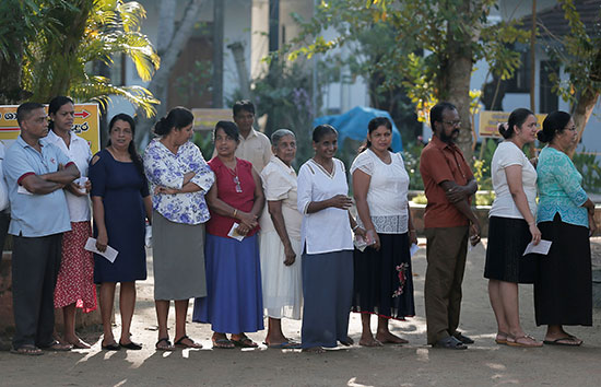 طوابير مواطنو سريلانكا لانتخاب رئيسهم
