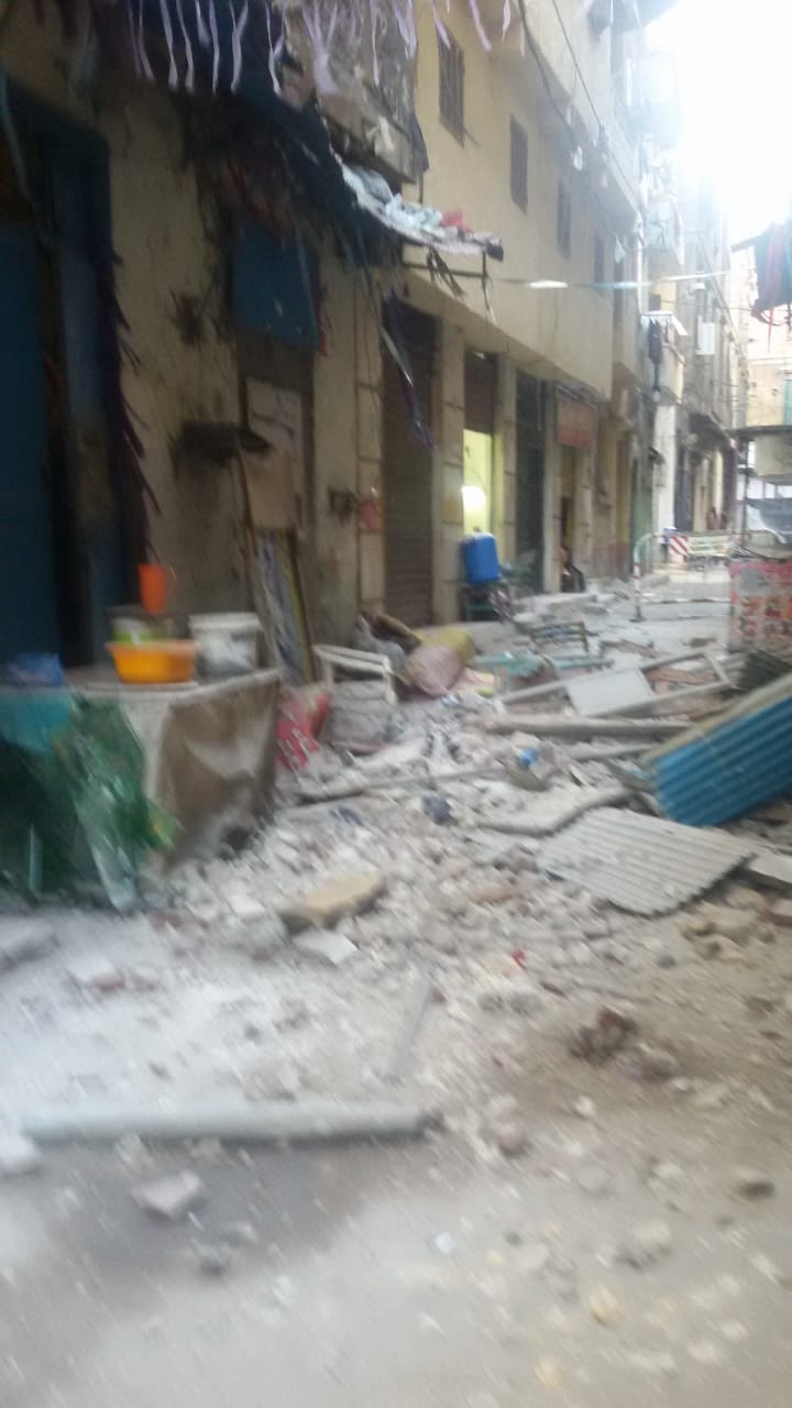 إنهيار جزئى بعقار وسط الإسكندرية  (1)