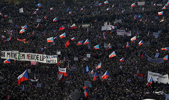 الاعلام التشيكية تزين احتجاجات ضد الحكومة