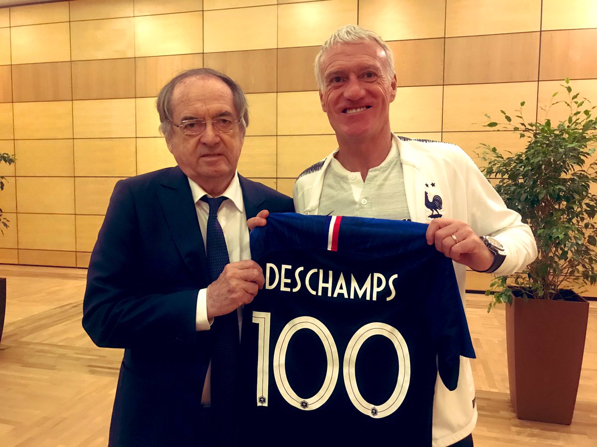 ديشامب يحتفل بالمباراة 100 مع رئيس الاتحاد الفرنسي
