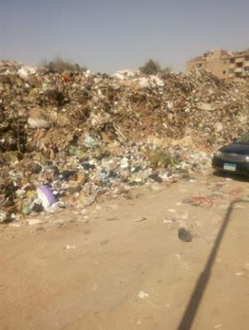 سكان شارع تاج الدين بعين شمس يشكون تراكم أطنان من القمامة اليوم