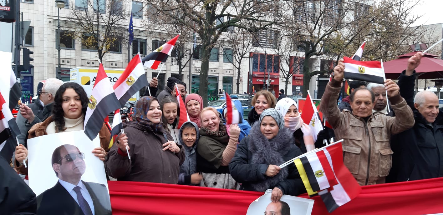 احتفالات المصريين بوصول الرئيس برلين