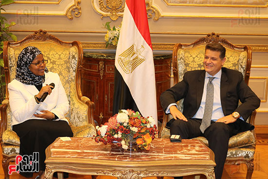 النائب طارق رضوان  و كارولين موسي سفيرة دولة مالاوي لدي مصر (2)
