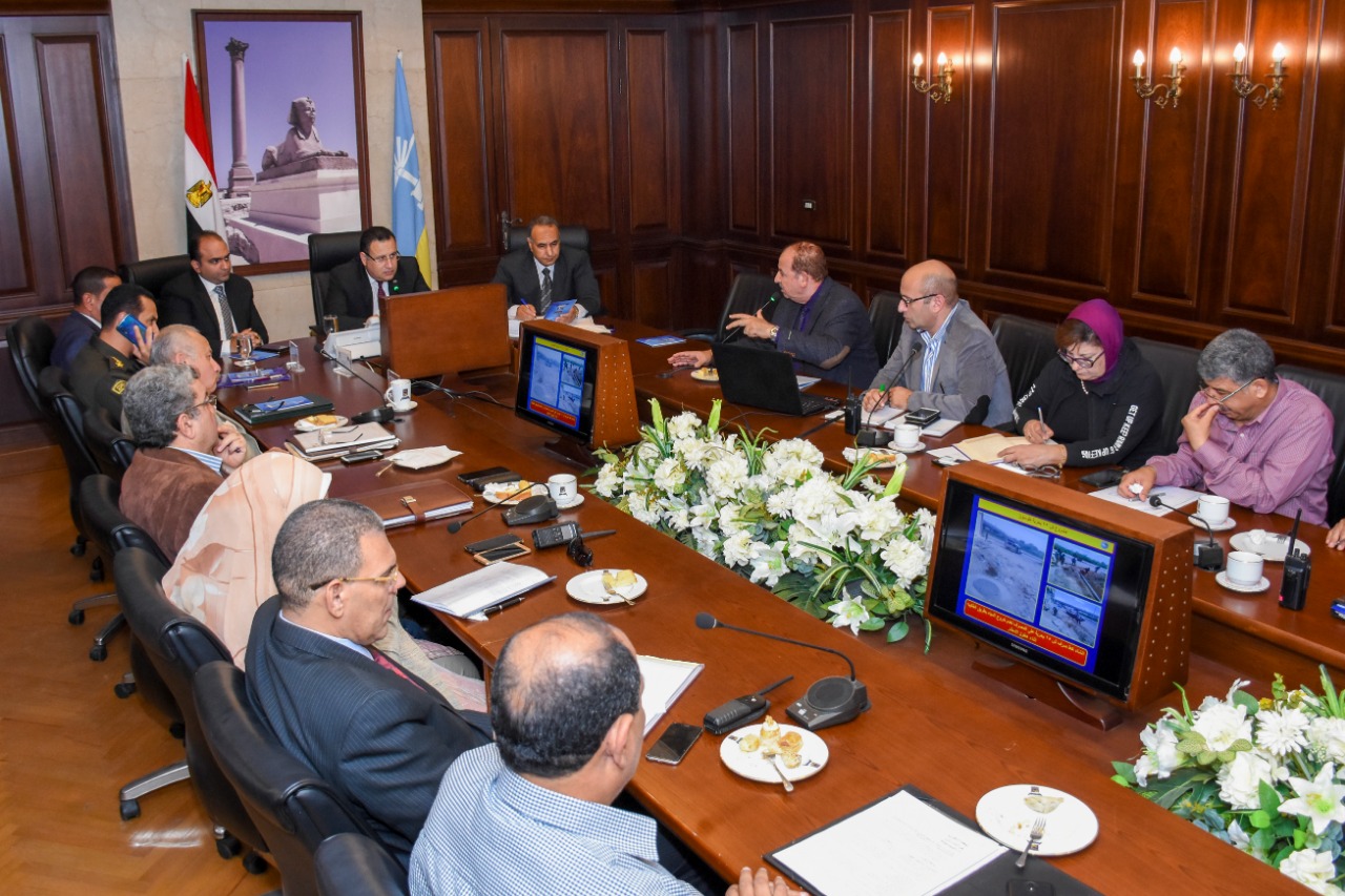 محافظ الإسكندرية يتابع مشروعات الصرف الصحى ومناقشة خطة تطهير الشنايش (1)
